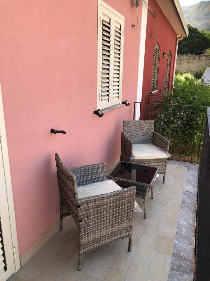 La Ginestra Hotel จีอาร์ดีนี นักซอส ภายนอก รูปภาพ