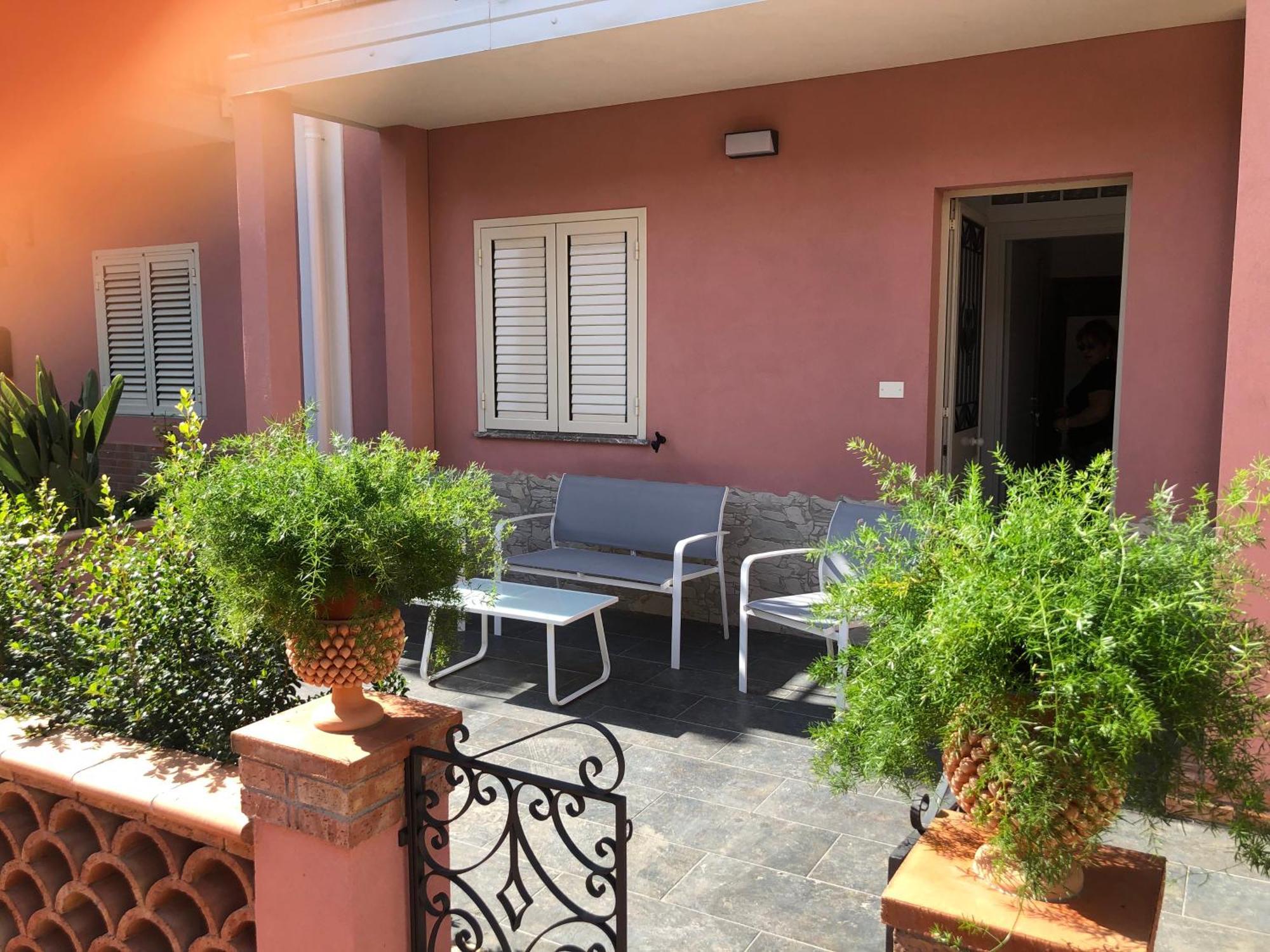 La Ginestra Hotel จีอาร์ดีนี นักซอส ภายนอก รูปภาพ